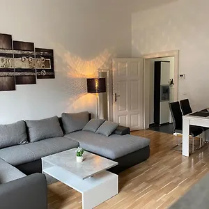 Near Yppenplatz & Brunnenmarkt Apartament