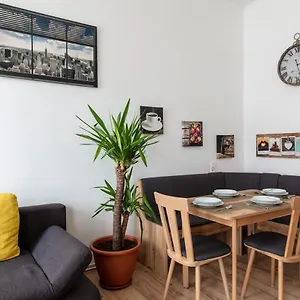 Sunny Renovated Close To Downtown Vienna